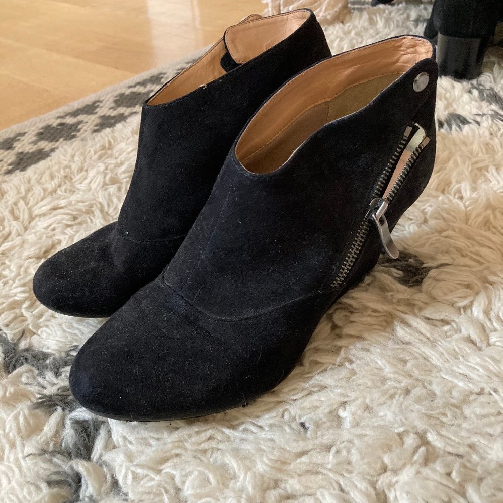 sporty ankle boot